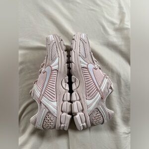 Nike Zoom Vomero 5 Shale Red Rev Stardust Vast Grey HQ0458-600 Women 8 39 EUR